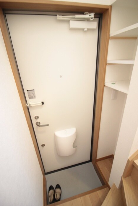 物件内観写真16　(玄関)