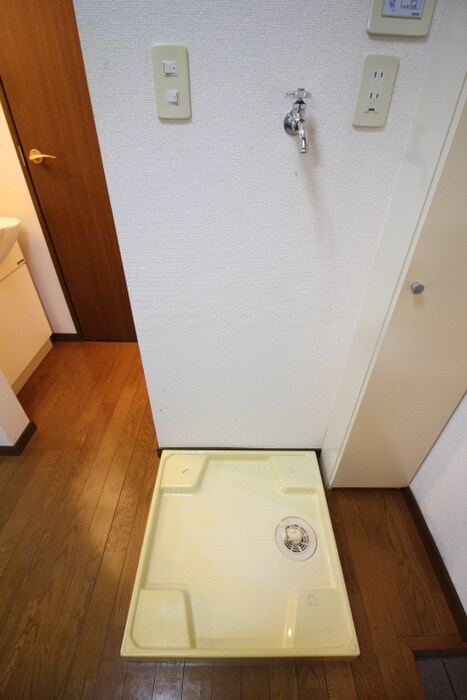 物件内観写真13　(洗濯機置場)