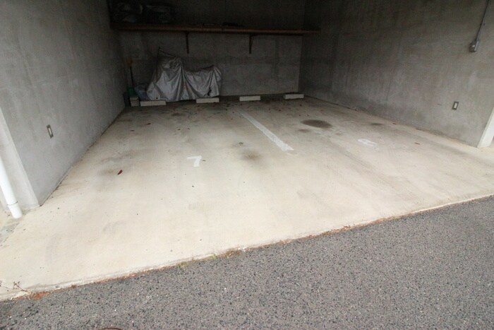 物件外観写真6　(駐車場)