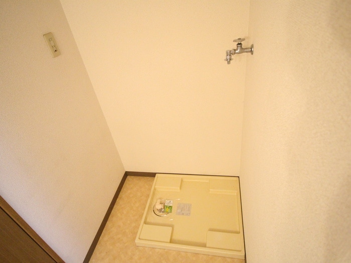 物件内観写真14　(洗濯機置場)