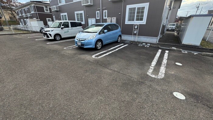 物件外観写真4　(駐車場)