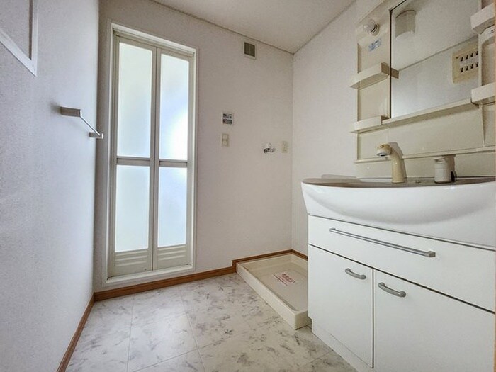 物件内観写真12　(洗面)