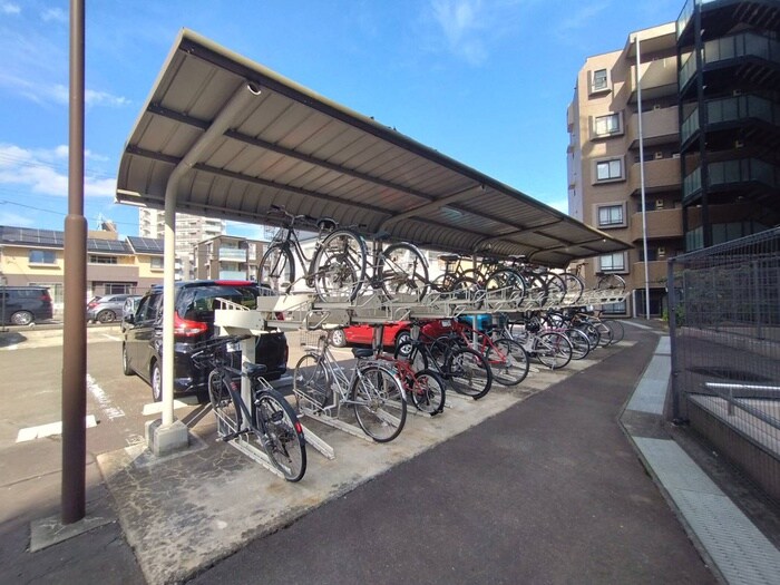 物件外観写真2　(駐輪場)