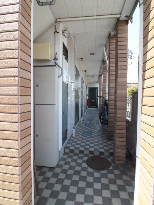 物件外観写真5　(エントランス部分)