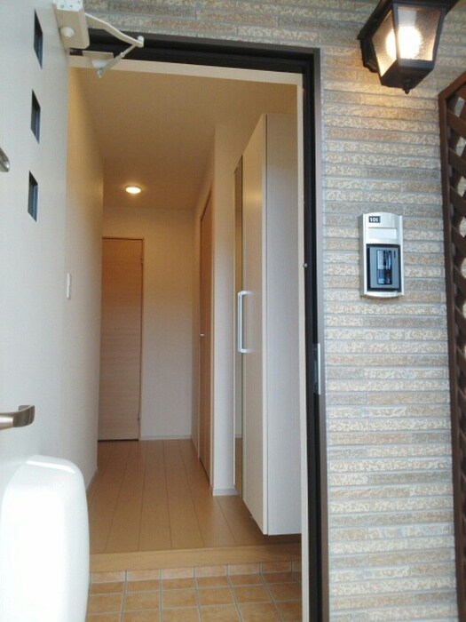 物件内観写真11　(玄関)