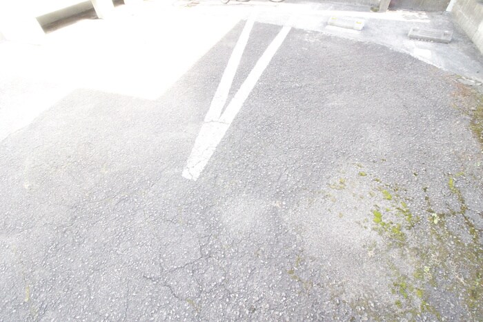 物件外観写真2　(駐車場)