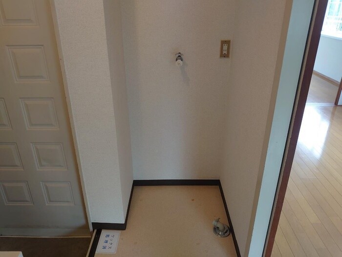 物件内観写真13　(洗濯機置場)