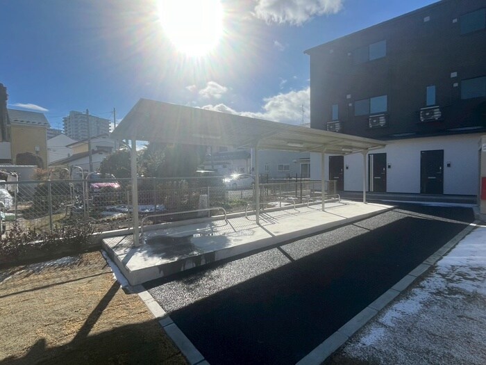 物件外観写真2　(駐輪場)