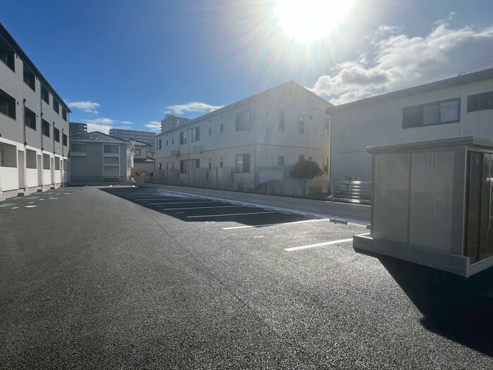 物件外観写真3　(駐車場)