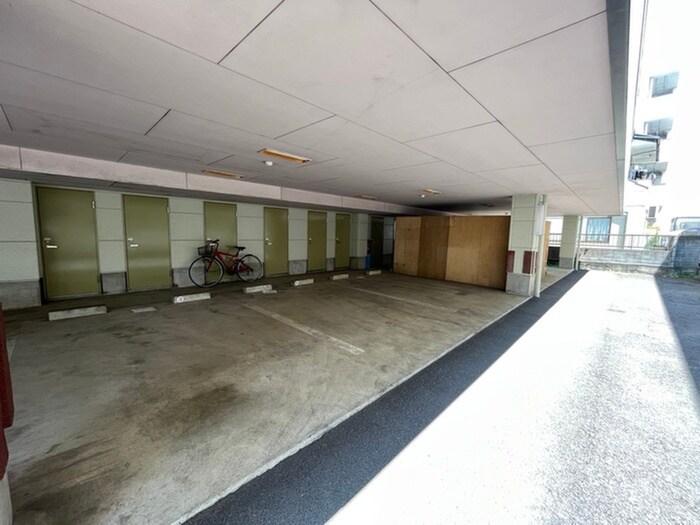 物件外観写真4　(駐車場)