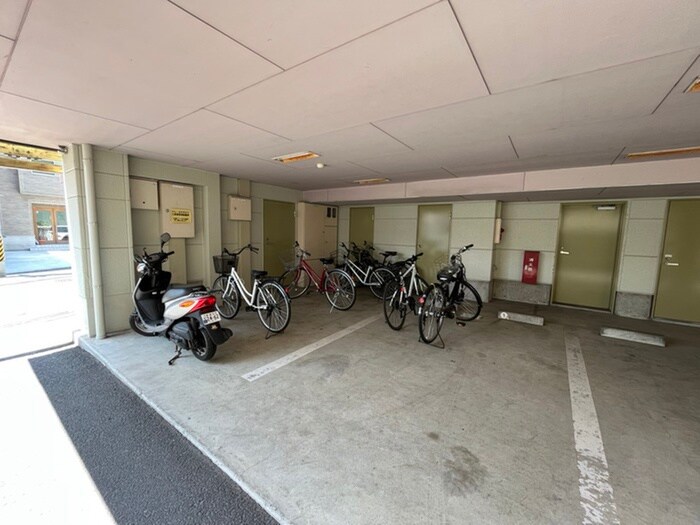物件外観写真5　(駐輪場)