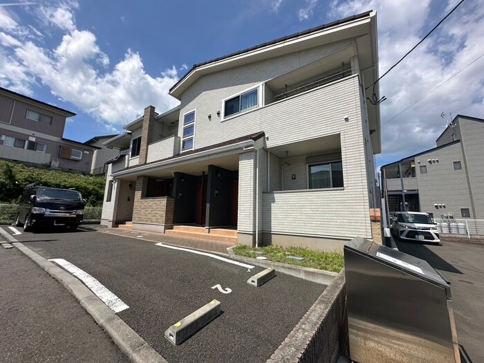 物件外観写真2　(エントランス部分)