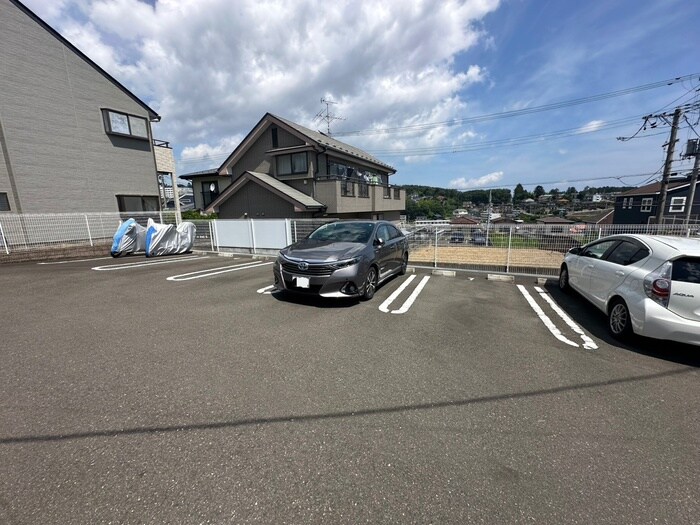 物件外観写真3　(駐車場)