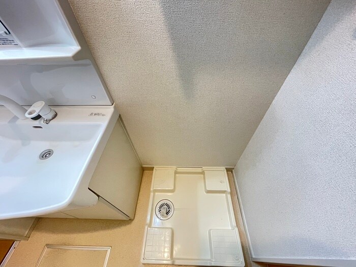 物件内観写真14　(洗濯機置場)