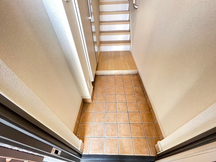 物件内観写真16　(玄関)