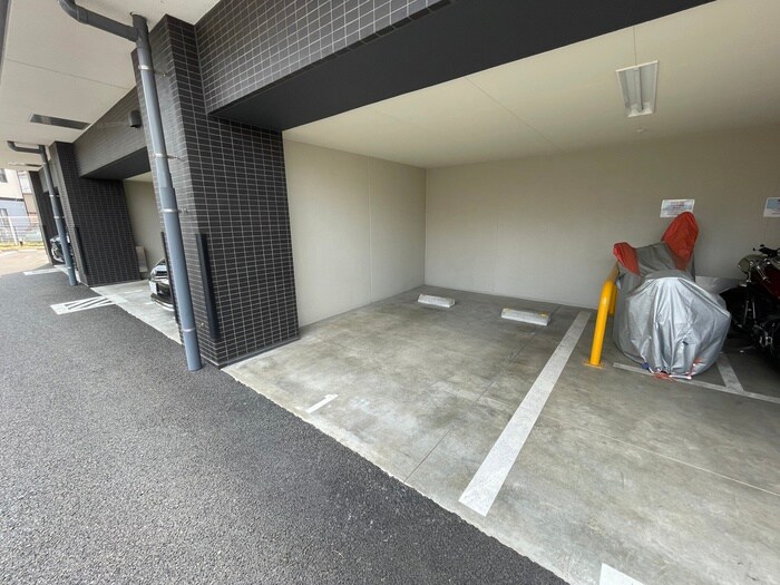 物件外観写真5　(駐車場)