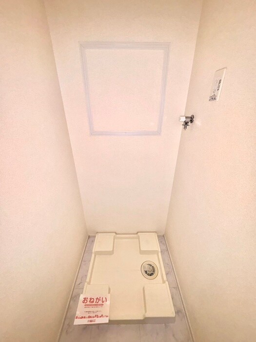 物件内観写真16　(洗濯機置場)