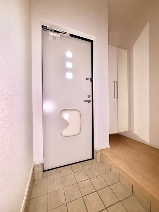 物件内観写真18　(玄関)