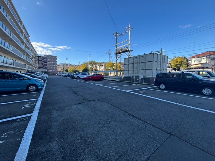 物件外観写真4　(駐車場)