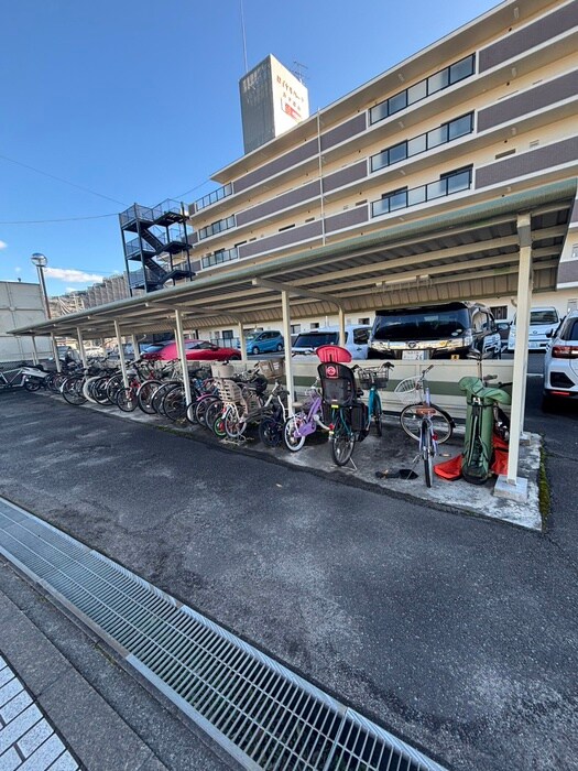 物件外観写真5　(駐輪場)
