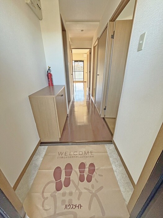 物件内観写真12　(玄関)