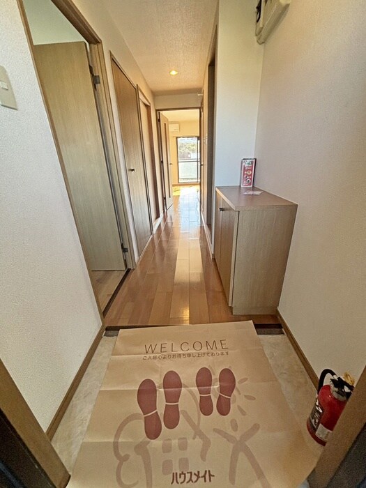 物件内観写真12　(玄関)