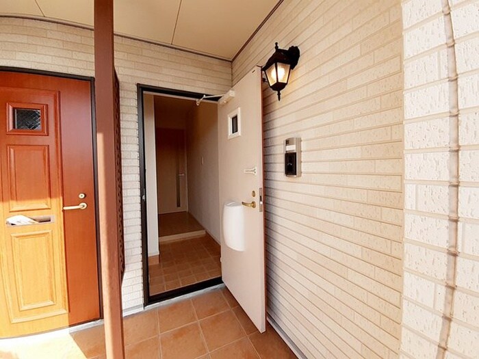 物件内観写真14　(玄関)