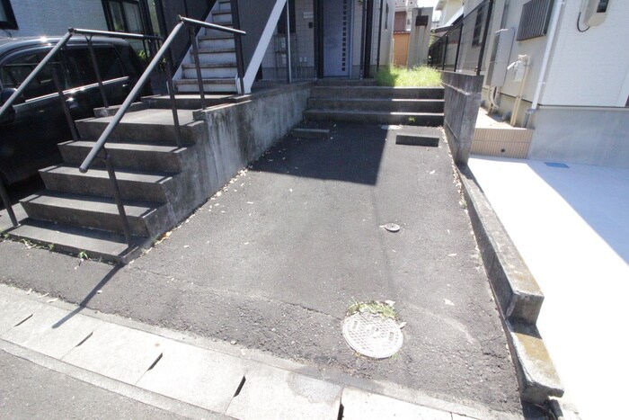 物件外観写真4　(駐車場)