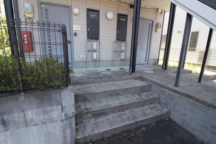 物件外観写真5　(エントランス部分)