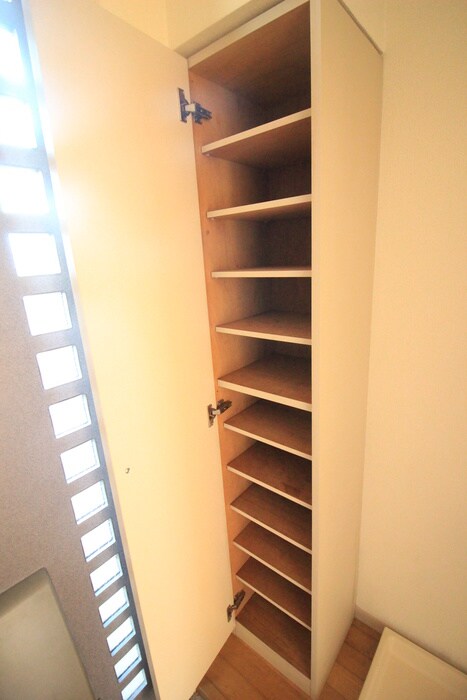 物件内観写真12　(靴箱)