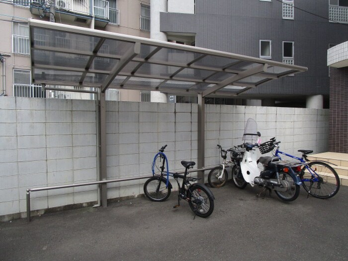 物件外観写真4　(駐輪場)