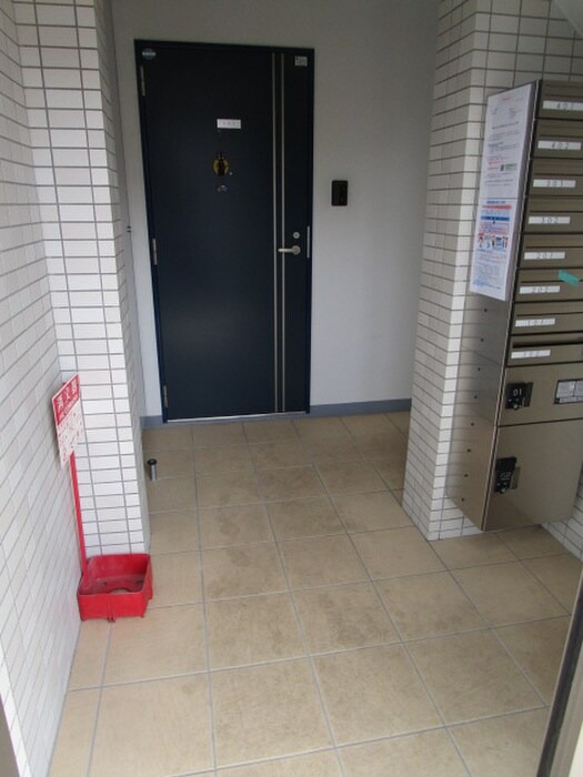 物件外観写真6　(エントランス部分)