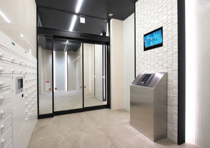 物件外観写真3　(エントランス部分)