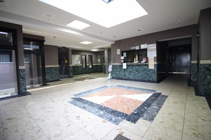 物件外観写真4　(エントランス部分)