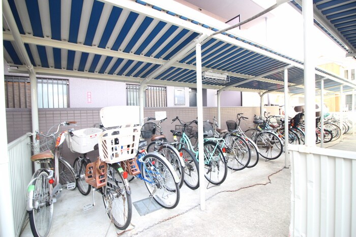 物件外観写真5　(駐輪場)