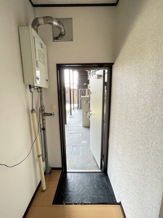 物件内観写真12　(玄関)