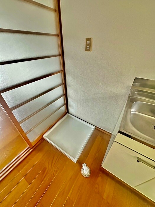 物件内観写真10　(洗濯機置場)