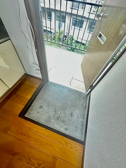 物件内観写真13　(玄関)