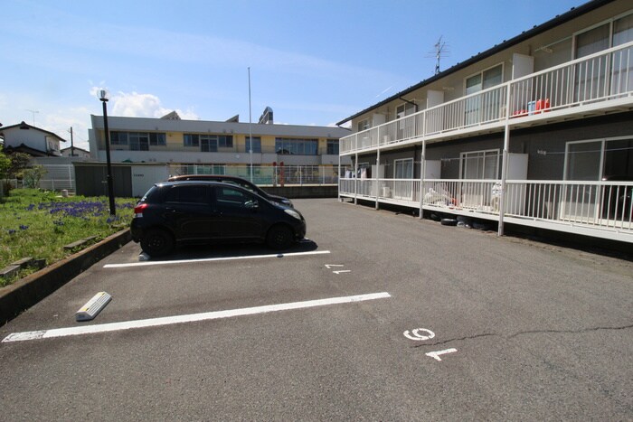 物件外観写真4　(駐車場)