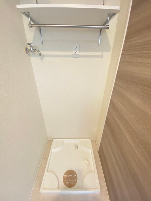 物件内観写真7　(洗濯機置場)