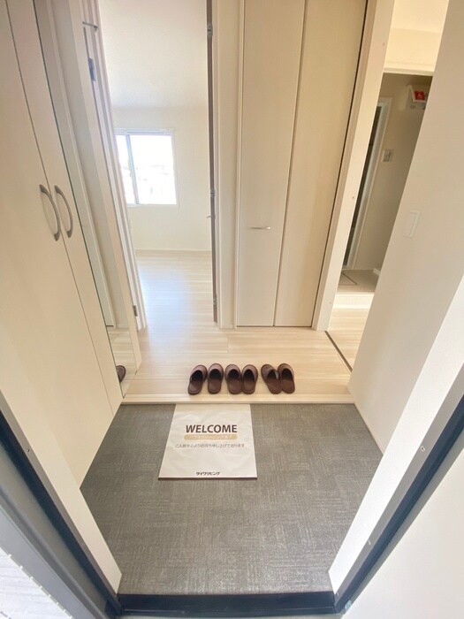 物件内観写真10　(玄関)