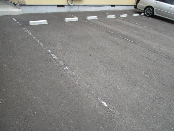 物件外観写真4　(駐車場)