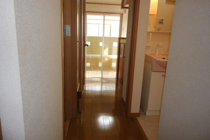 物件内観写真19　(廊下)