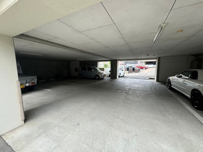 物件外観写真4　(駐車場)