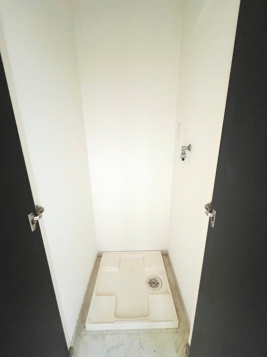 物件内観写真16　(洗濯機置場)