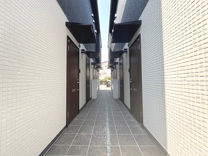 物件外観写真5　(エントランス部分)