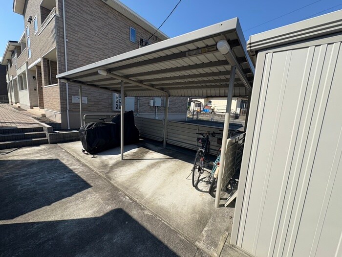 物件外観写真4　(駐輪場)