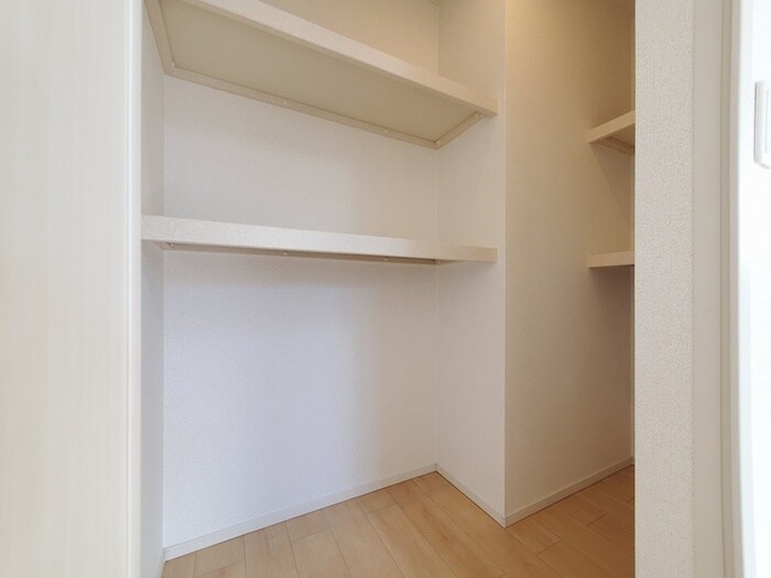 物件内観写真13　(収納)
