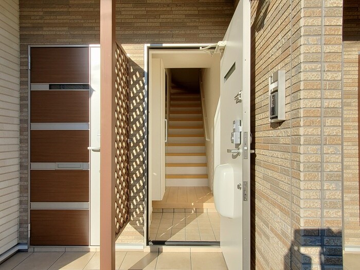 物件内観写真14　(玄関)