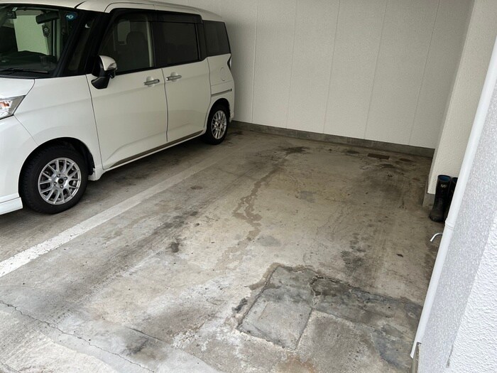 物件外観写真3　(駐車場)
